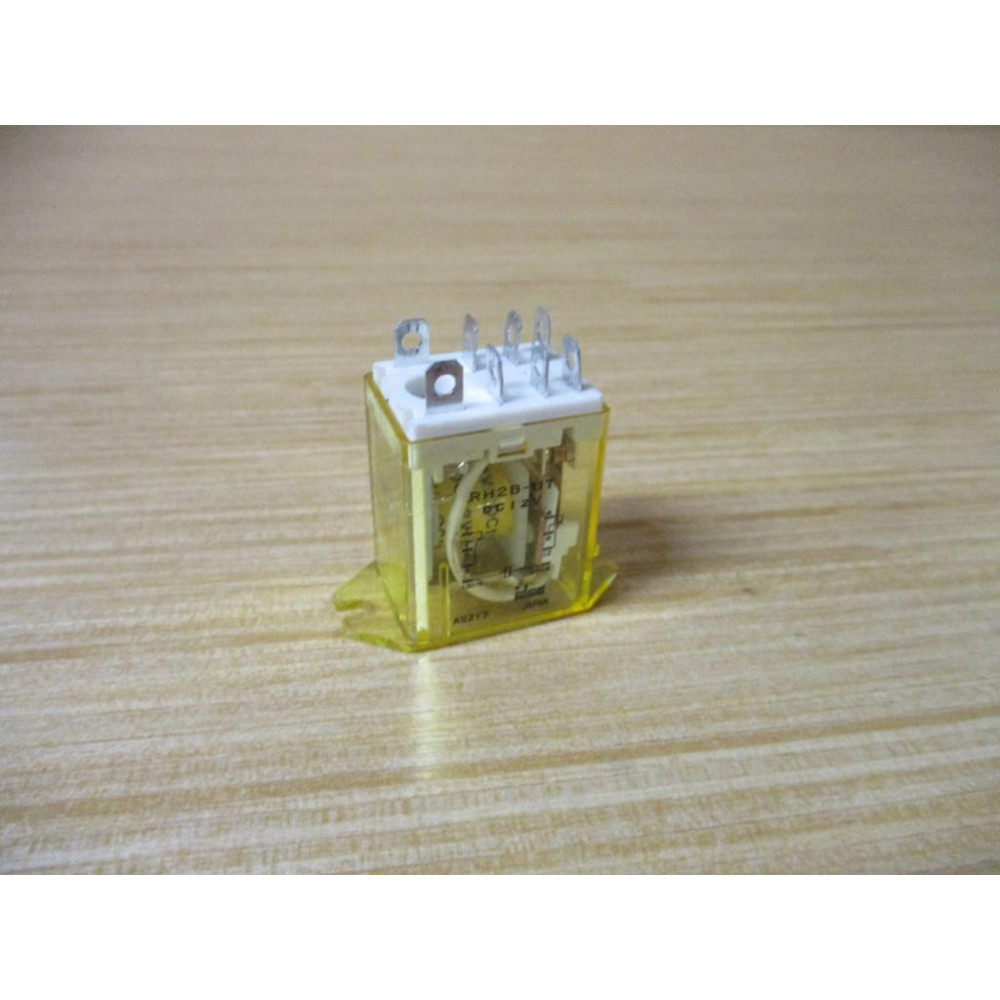 IDEC RH2B-UT Relay AC12V RH2BUT - Used