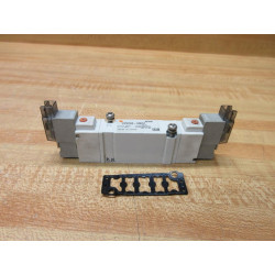 SMC SY5240-5MOZ Double Solenoid Valve SY52405MOZ - Used