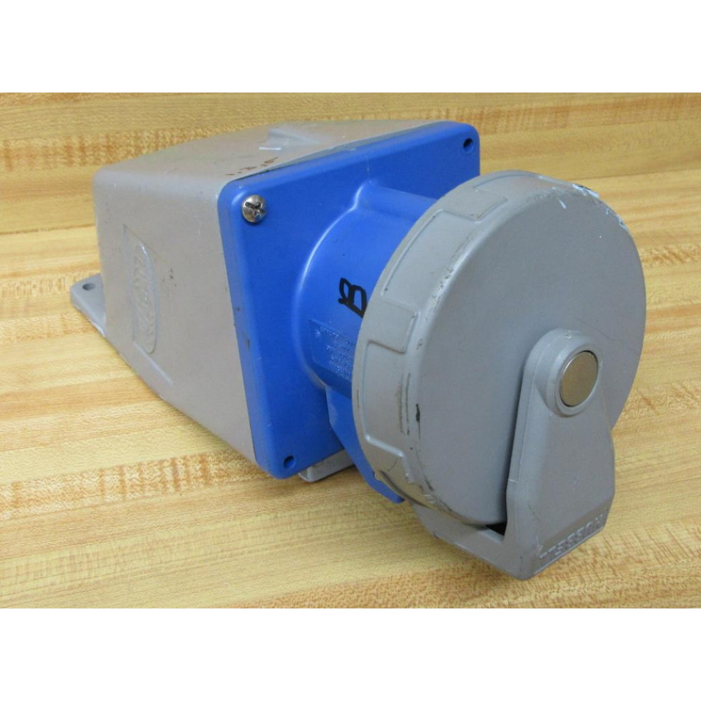 Hubbell 560R9W Receptacle W Back Box - Used Hubbell 560R9W Receptacle W Back Box - Used