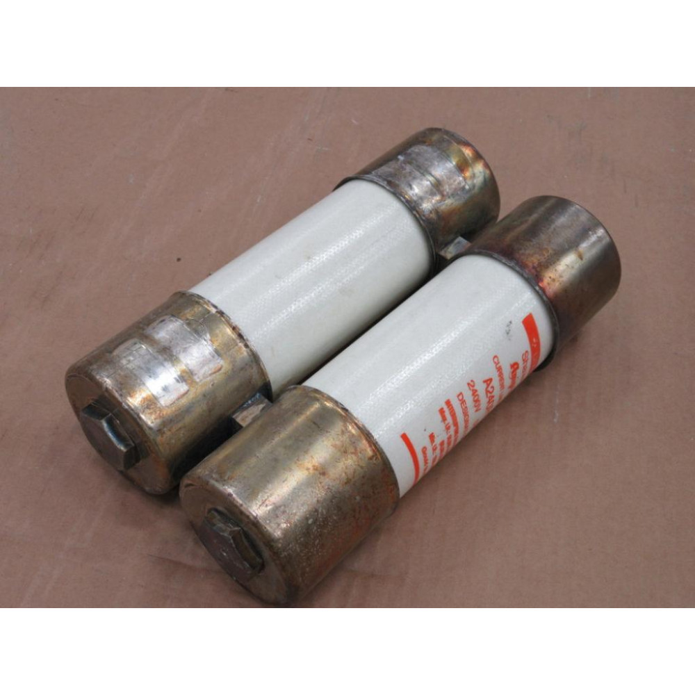 GouldShawmut A240R18R Amp-Trap Current Limiting Double Barrel Fuse - Used GouldShawmut A240R18R Amp-Trap Current Limiting Double Barrel Fuse - Used