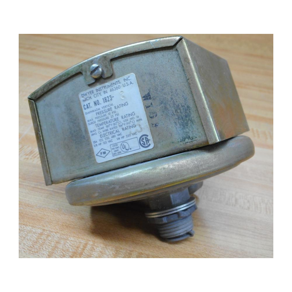 Dwyer 1823-2 Diaphragm Vertical Pressure Switch 18232 - Used Dwyer 1823-2 Diaphragm Vertical Pressure Switch 18232 - Used