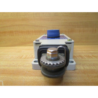 Telemecanique XY2-CH13250H7 E-Stop Pull Switch XY2CH13250H7 - Used