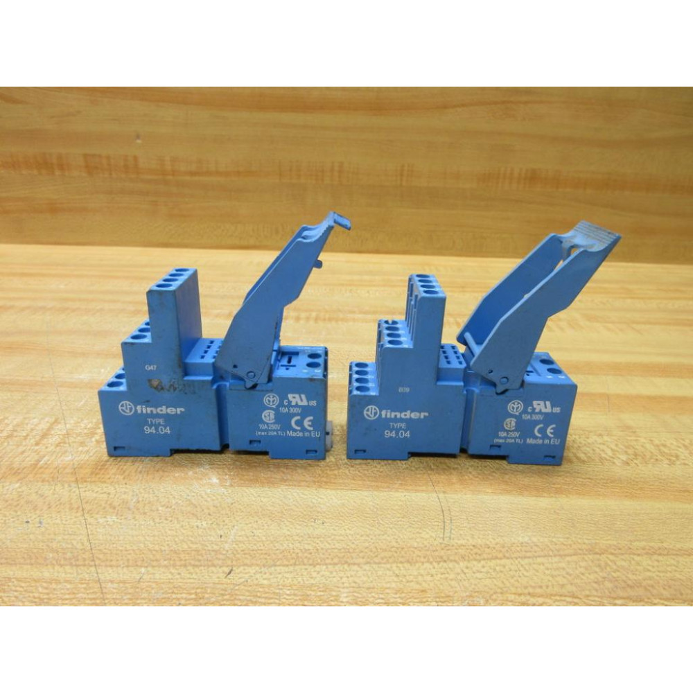 Finder 94.04 Relay Socket 9404 WRetaining Clip (Pack of 2) - Used