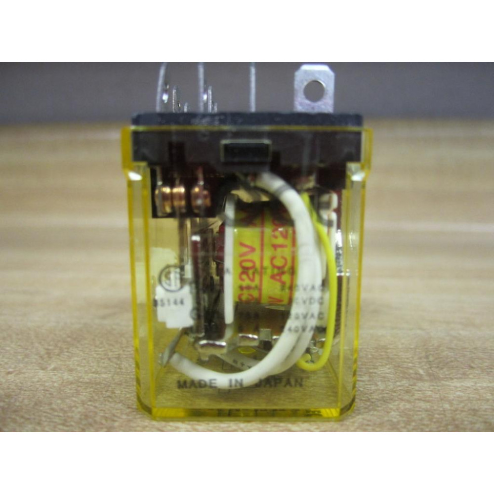 IDEC RH4B-UL AC120V Relay RH4B-UL-120V AC Black Bottom - New No Box