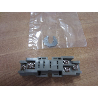 IDEC SH1B-05 Relay Socket SHIB-05 With Clips - New No Box
