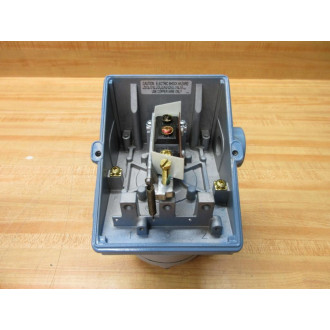 United Electric Controls Co J400K-559 Differential Pressure Switch - Used