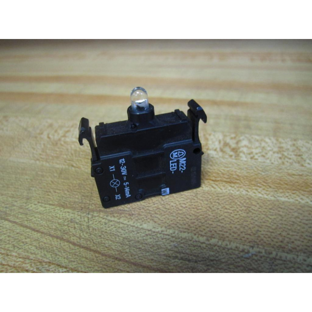 Eaton M22-LED-W Moeller Cutler Hammer Light Unit M22LEDW - New No Box Eaton M22-LED-W Moeller Cutler Hammer Light Unit M22LEDW - New No Box