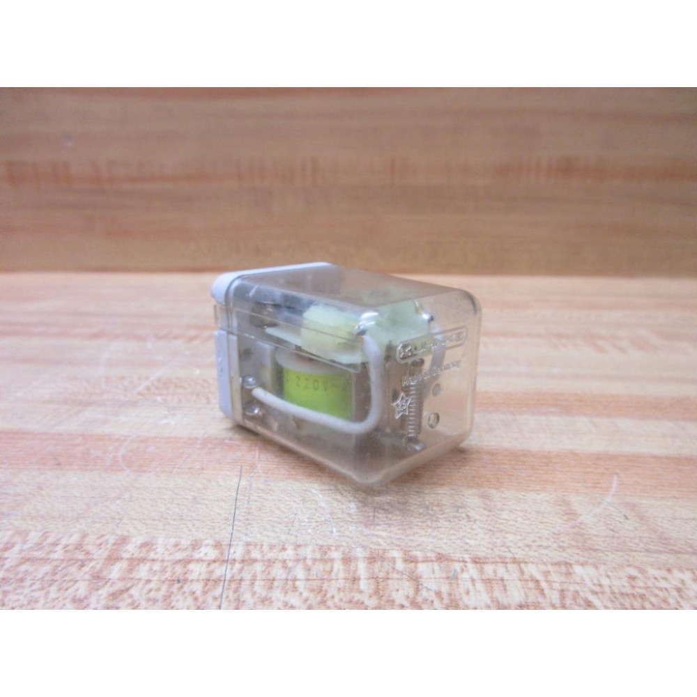 Kuhnke UA2-220VAC Relay UA2-220V - Used