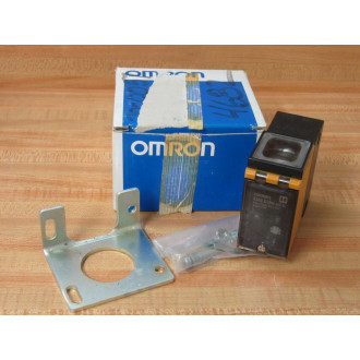 Omron E3B2-D2M4-US-N Photoelectric Switch E3B2D2M4USN