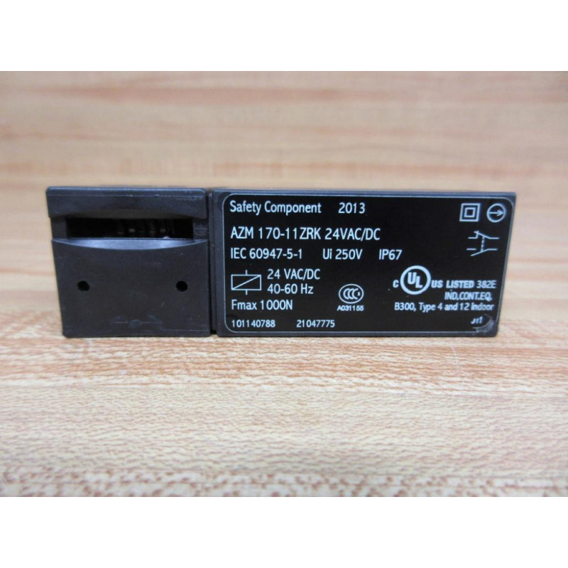 Schmersal AZM 170-11ZRK Selector Switch AZM17011ZRK - Used