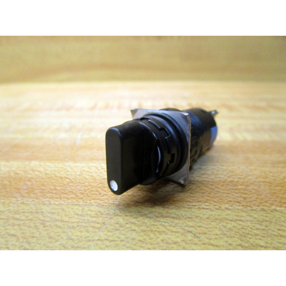 IDEC AS6-Y Selector Switch AS6Y WO Wires6 Blades - Used