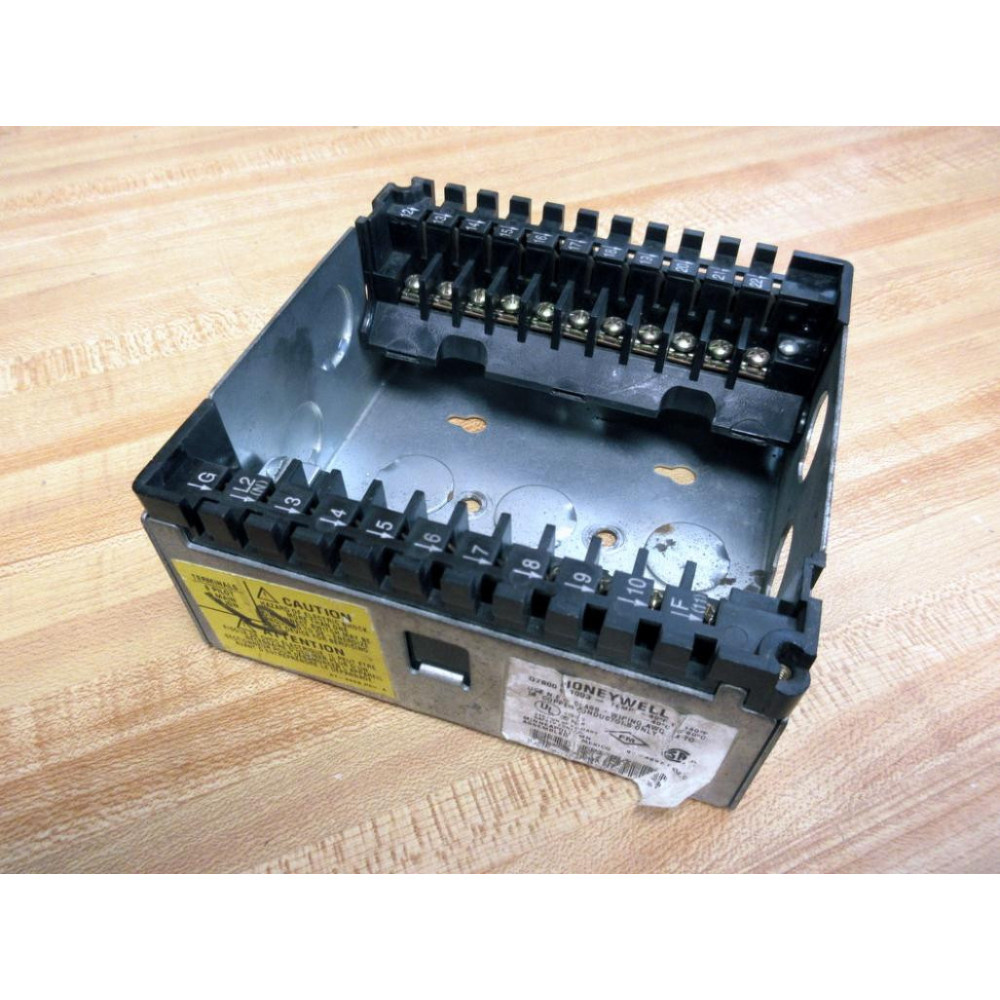 Honeywell Q7800-B-1003 Universal Wiring Subbase-Burner Mount Q7800B1003 - Used Honeywell Q7800-B-1003 Universal Wiring Subbase-Burner Mount Q7800B1003 - Used