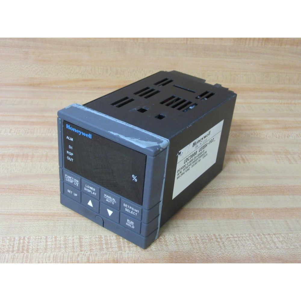 Honeywell UDC3000 Temperature Controller DC300C-0-000-20-0000-0 - Used Honeywell UDC3000 Temperature Controller DC300C-0-000-20-0000-0 - Used