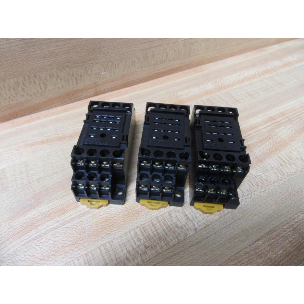 Omron PYF14A-E Relay Socket PYF14AE . - New No Box