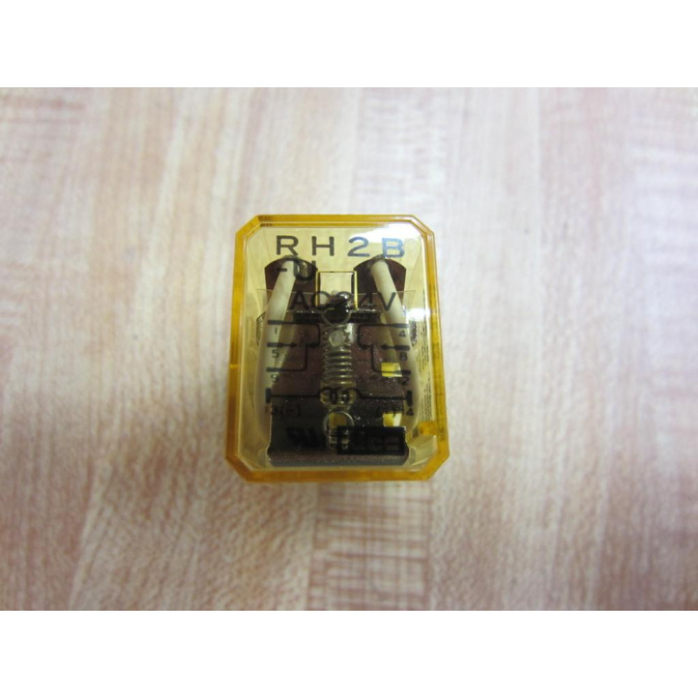 IDEC RH2B-U-AC24V Relay RH2B-U-24VAC - Used