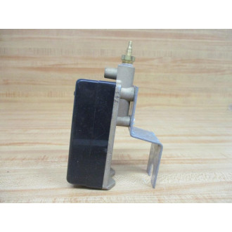 Johnson Controls T-5210-1008 Temperature Transmitter T52101008 - Used Johnson Controls T-5210-1008 Temperature Transmitter T52101008 - Used