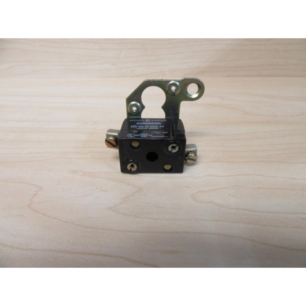 General Electric CR2940U301 Contact Block WBracket - New No Box General Electric CR2940U301 Contact Block WBracket - New No Box