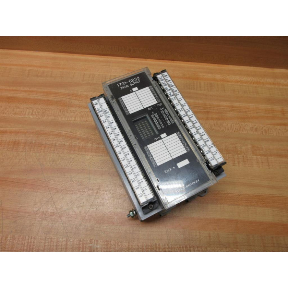 Allen Bradley 1791-0B32 DC Ouput IO Module 1791-OB32 Series B REV. C01 - Used