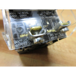 Allen Bradley 800T-QAH2WD1 Push Button Switch - New No Box