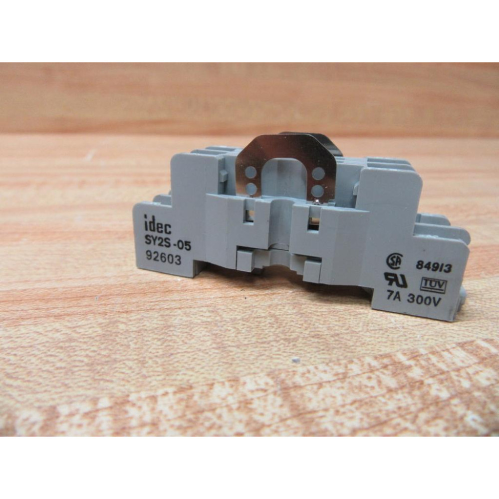 IDEC SY2S-05 Relay Socket SY2S05 W Clips (Pack of 2) - Used