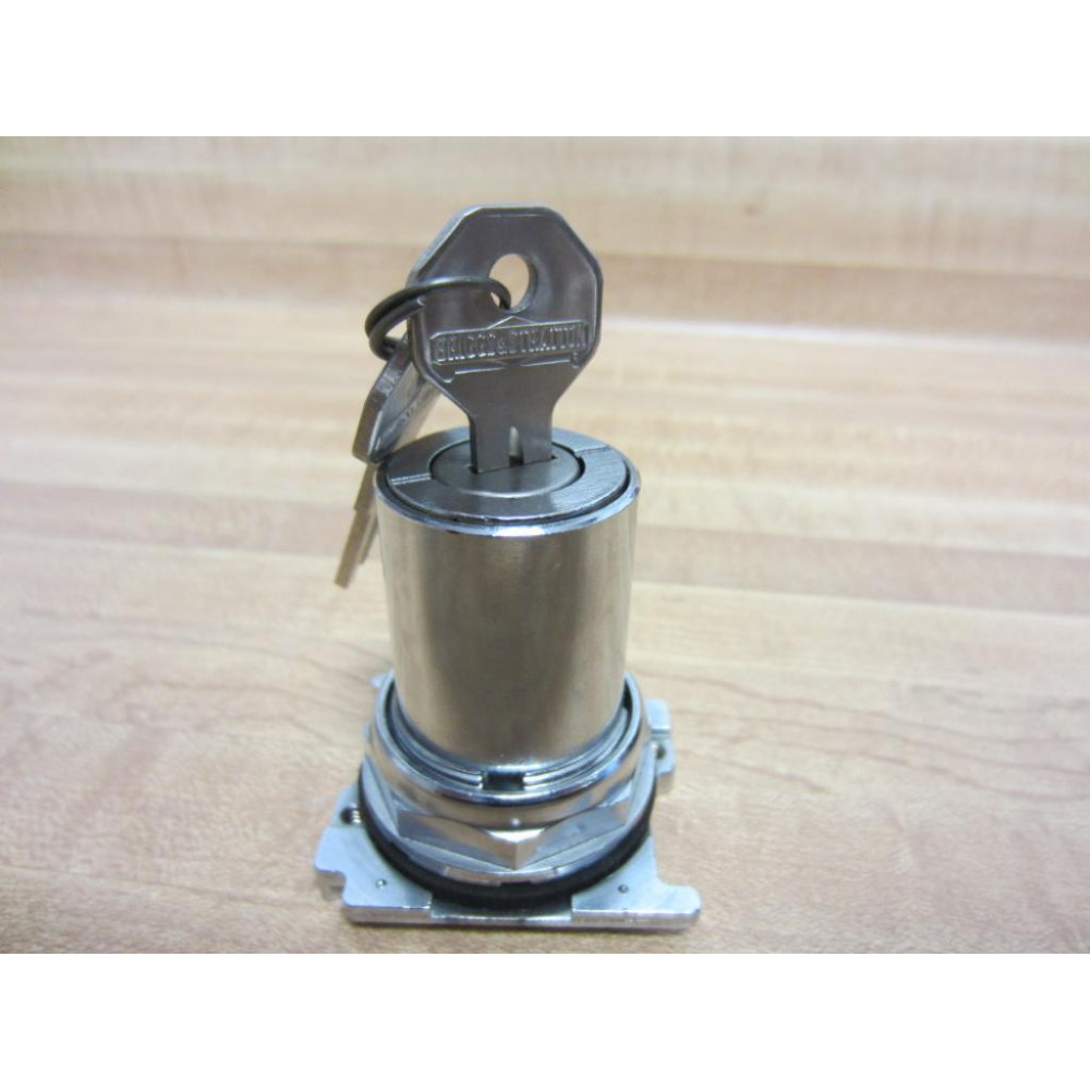 Cutler Hammer 10250T15112EXC Selector Switch With Key - New No Box