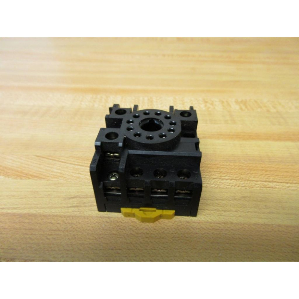 Cutler Hammer D3PA3 Relay Socket - Used