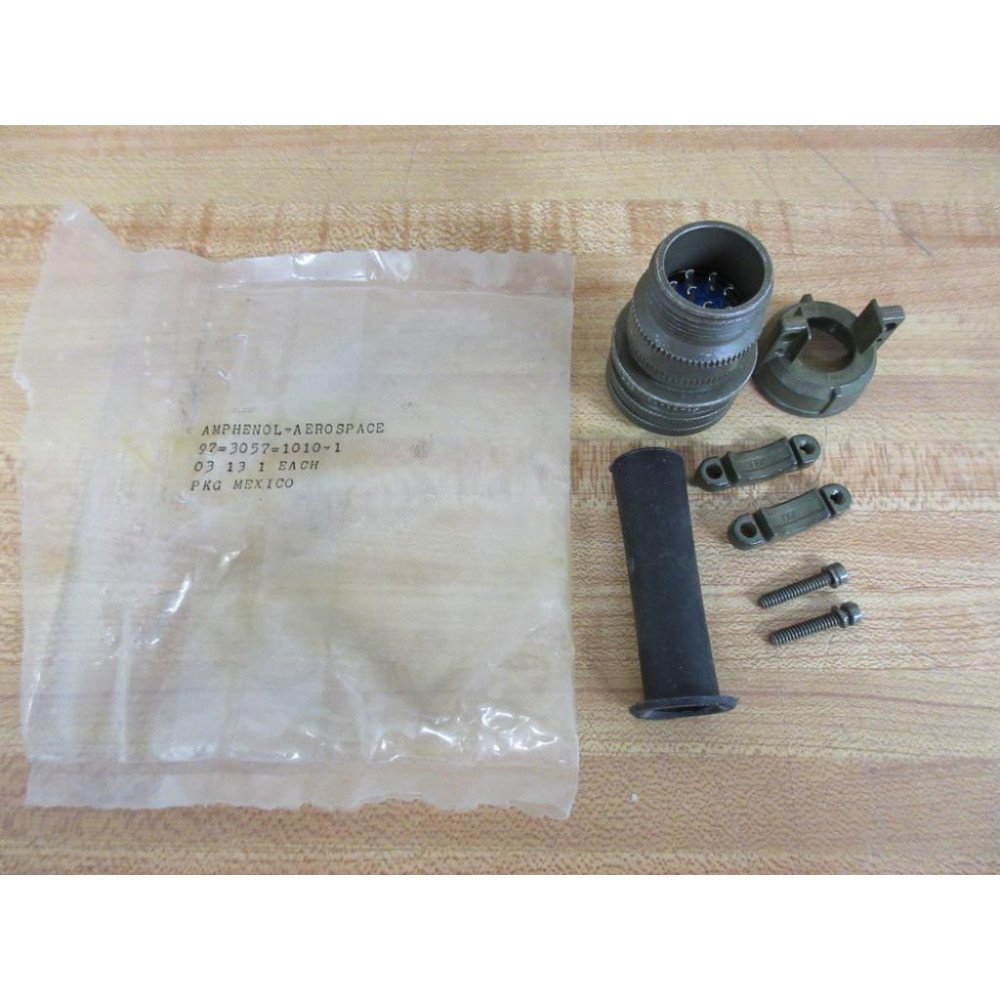 Amphenol C10-823955-010 Connector w97-3057-1010 - New No Box