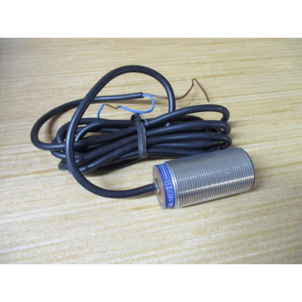 Telemecanique XS1M3OMA230H4 Proximity Switch - New No Box