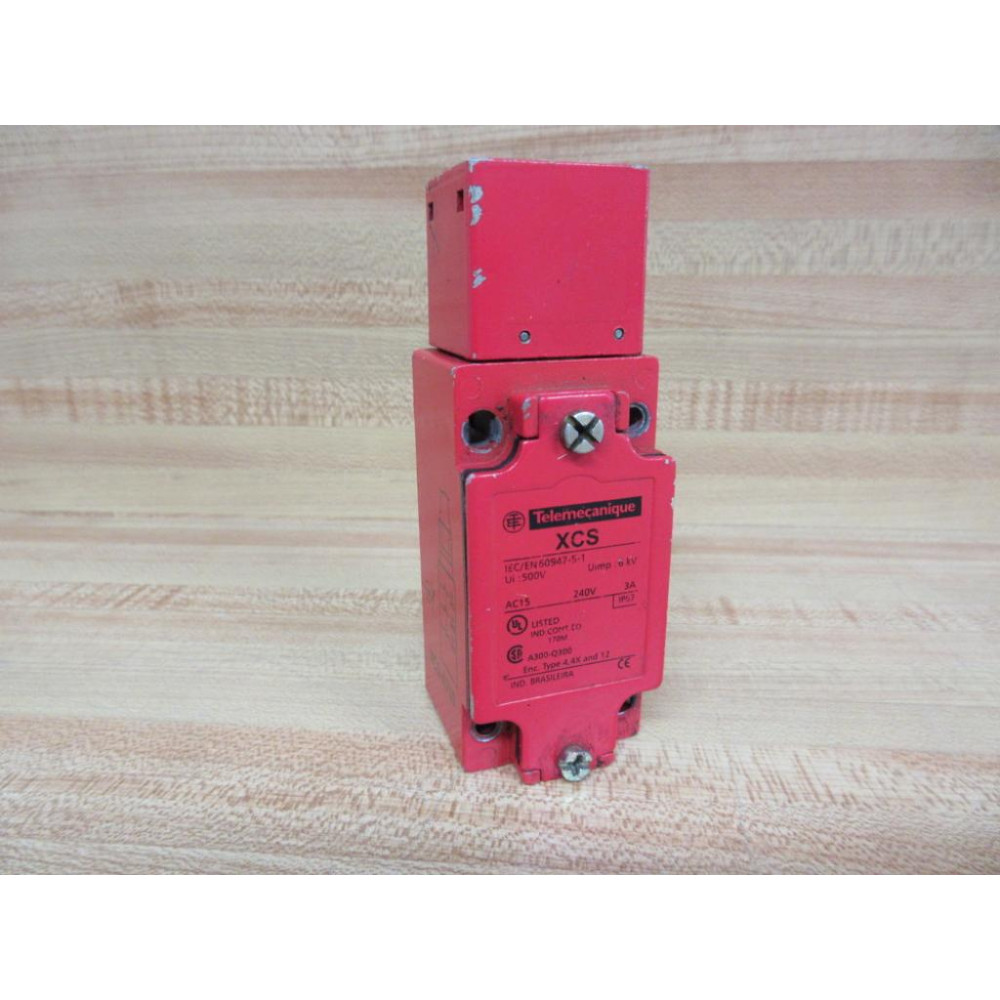 Telemecanique XCS-A703 Limit Switch XCSA703 071888 - Used