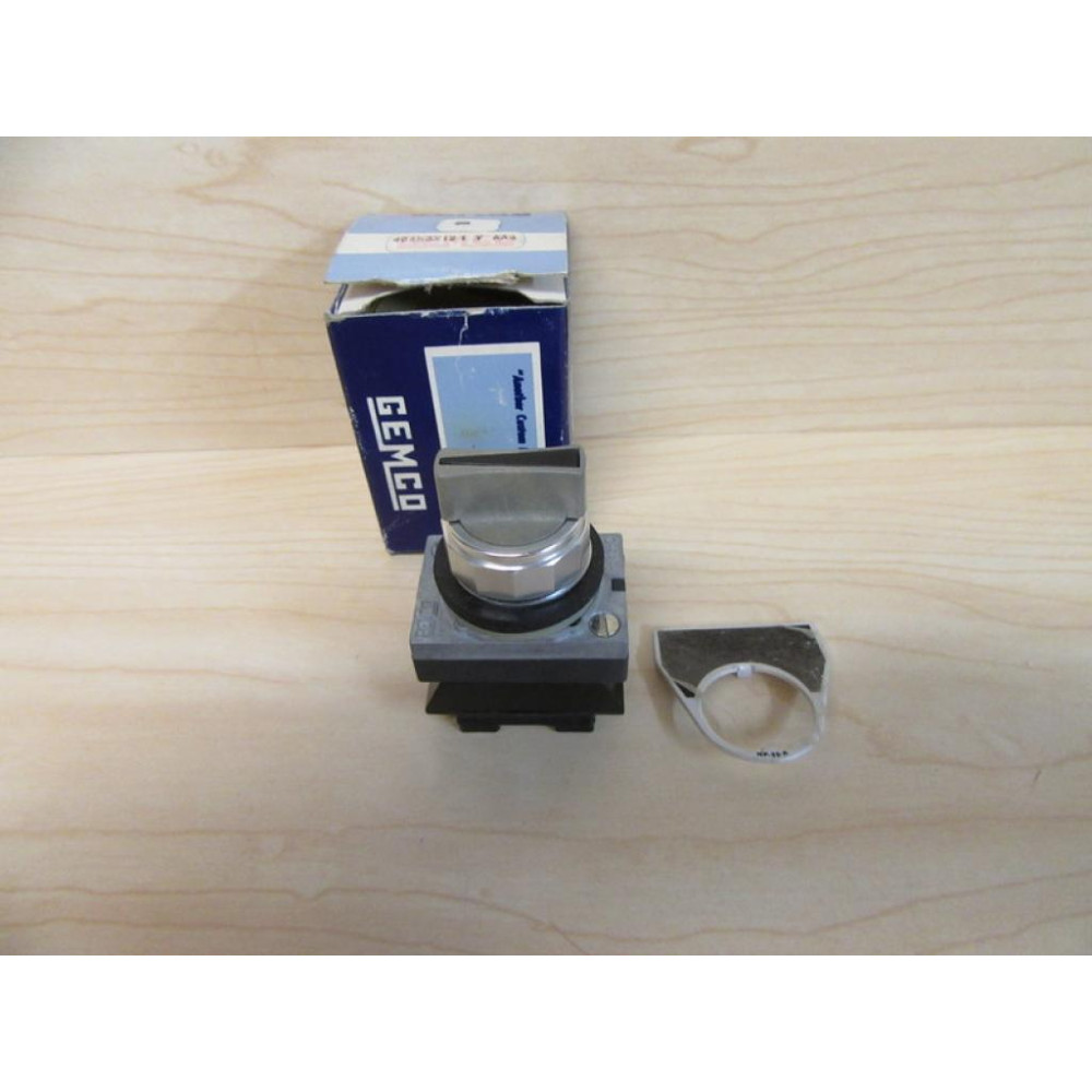 Gemco 404S3X121 Y AA2 Selector Switch WBlank Legend
