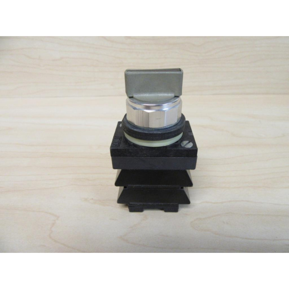 Gemco 404S3X121 Y AA2 Selector Switch W2 Contact Blocks