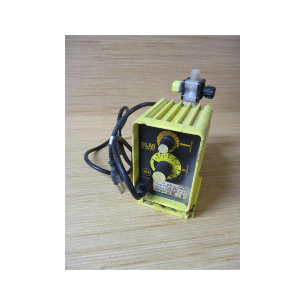 LMI Milton Roy P141-158S Chemical Metering Pump P141158S Chipped Corners - Used