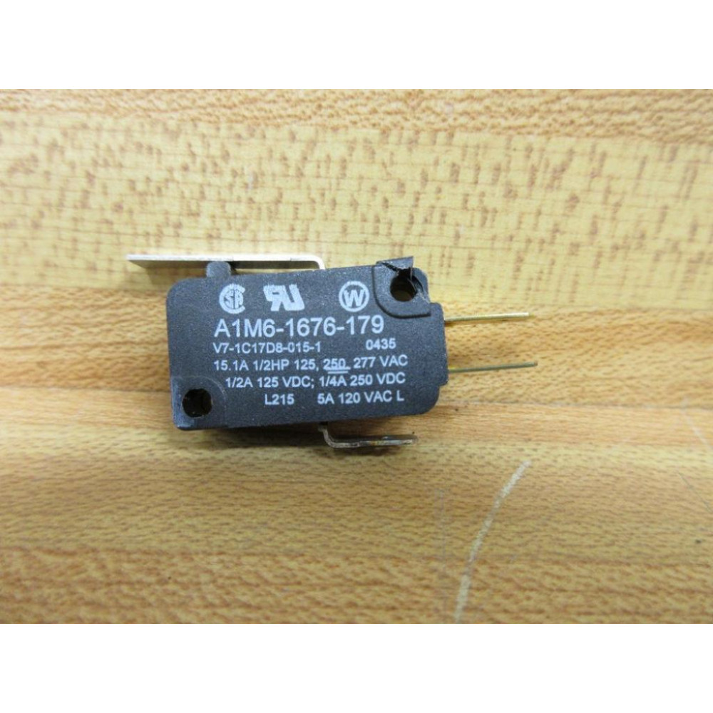 Honeywell V7-1C17D8-015-1 Miniature Switch A1M6-1676-179 Chipped - Used