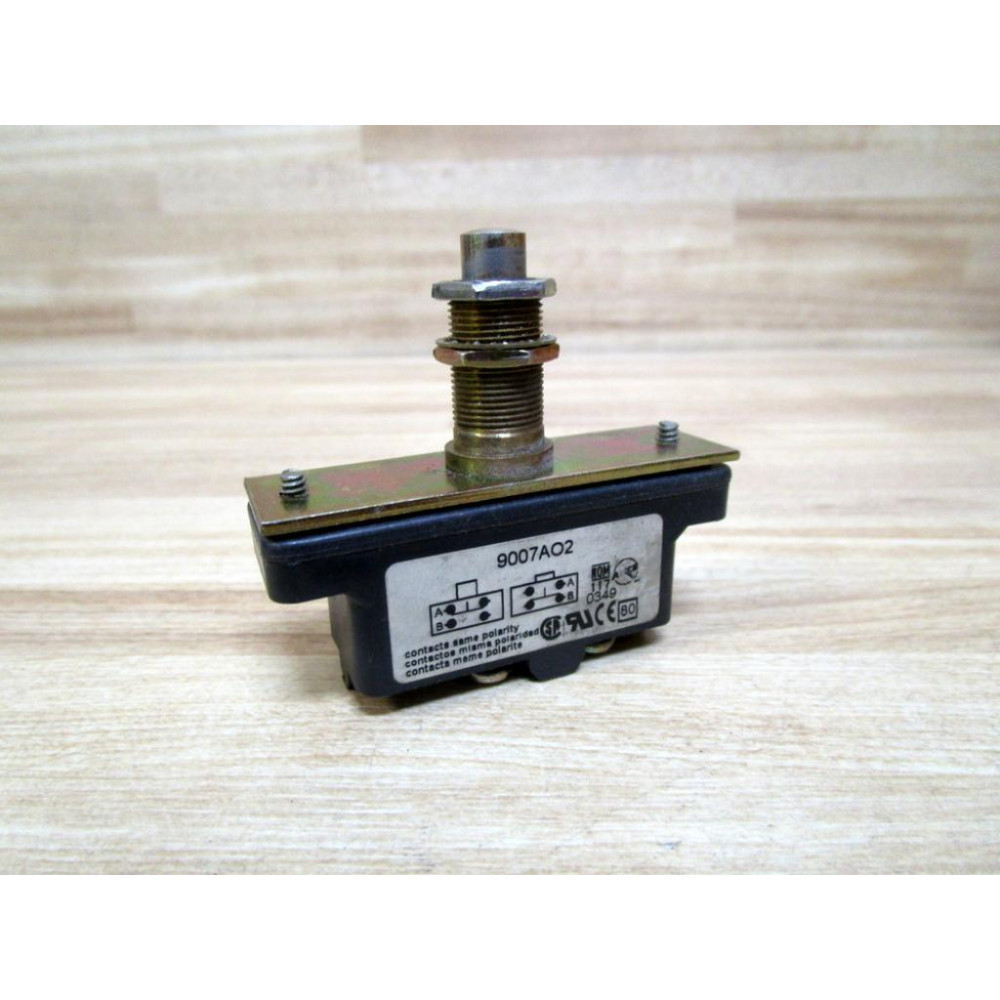 Square D 9007-AO2 Limit Switch 9007-A02 9007-AO-2 WPlunger - Used