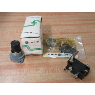 General Electric CR2940UJ202B Oil Tight Pushbutton GE