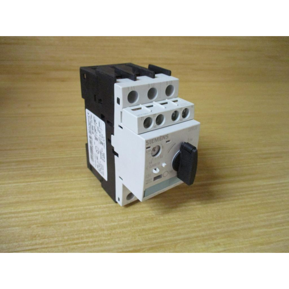 Siemens 3RV1021-1DA10 Circuit Breaker 3RV10211DA10 W 3RV1901-1E - Used