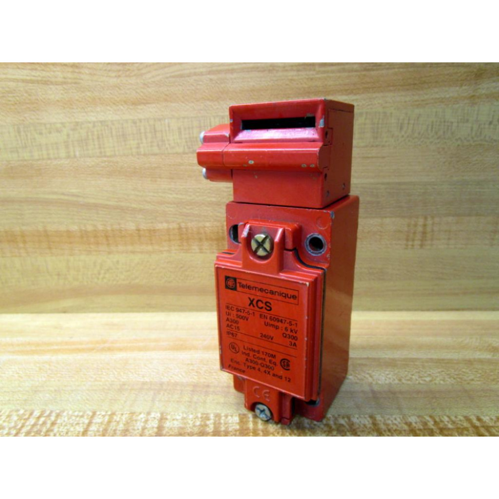 Telemecanique XCS-B703 Limit Switch XCSB703 018539 - Used
