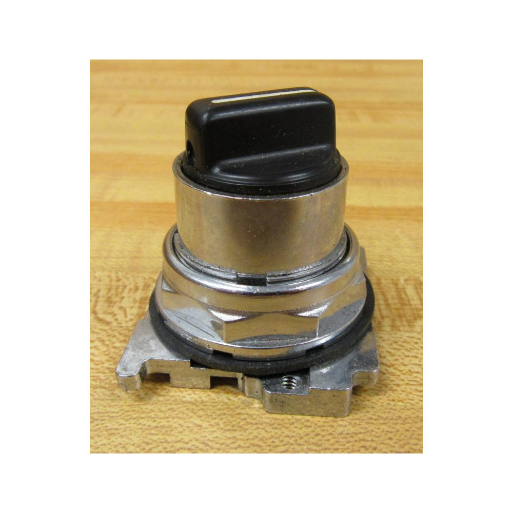 Cutler Hammer 10250T1323 Eaton Selector Switch 3 Position Cam 5 - Used