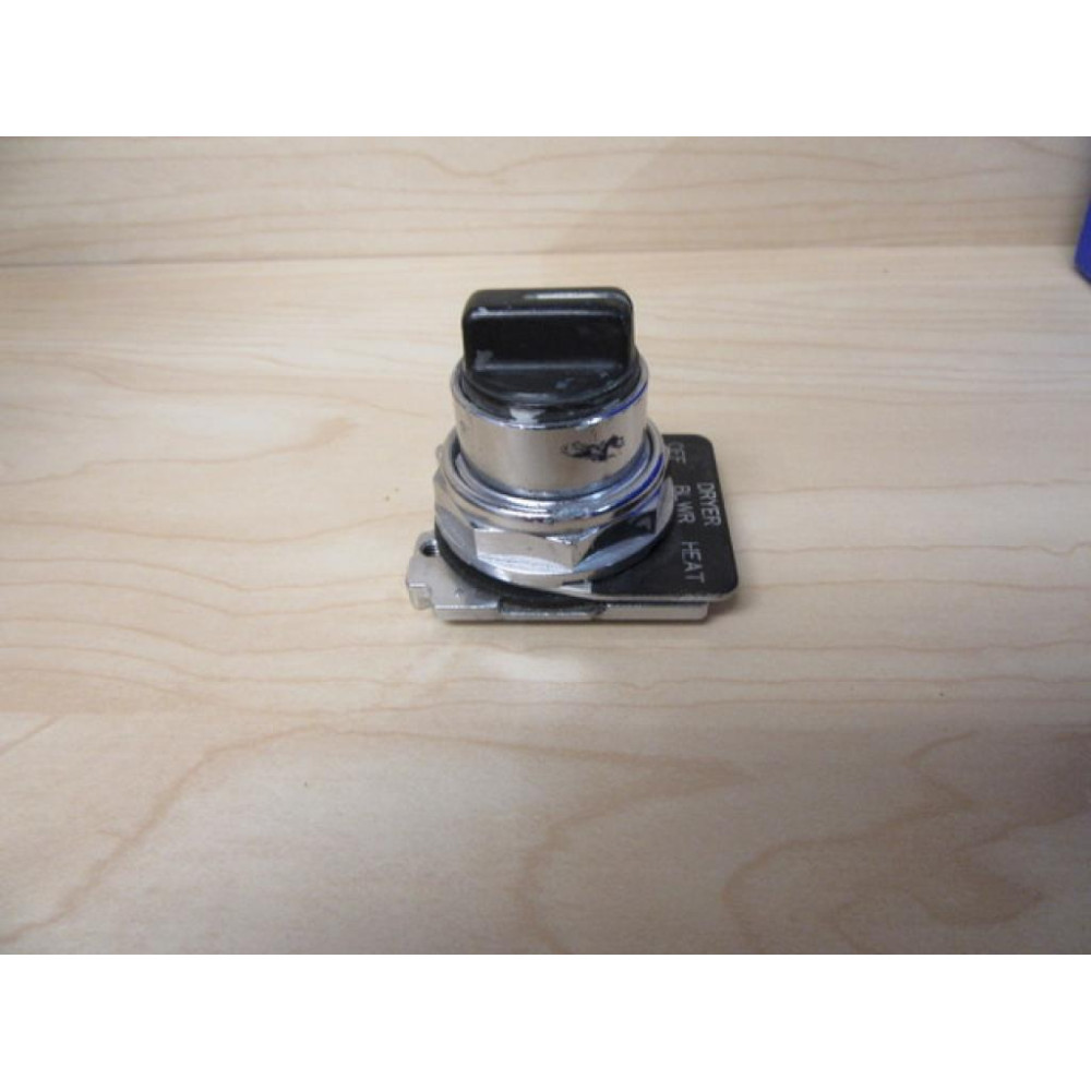 Cutler Hammer 10250T1323 Eaton Selector Switch 3 Position Cam 3 - Used