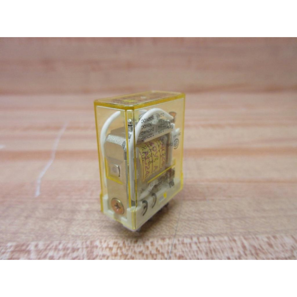 IDEC RY2S-U-AC240V Relay RY2S-U-240V AC - New No Box
