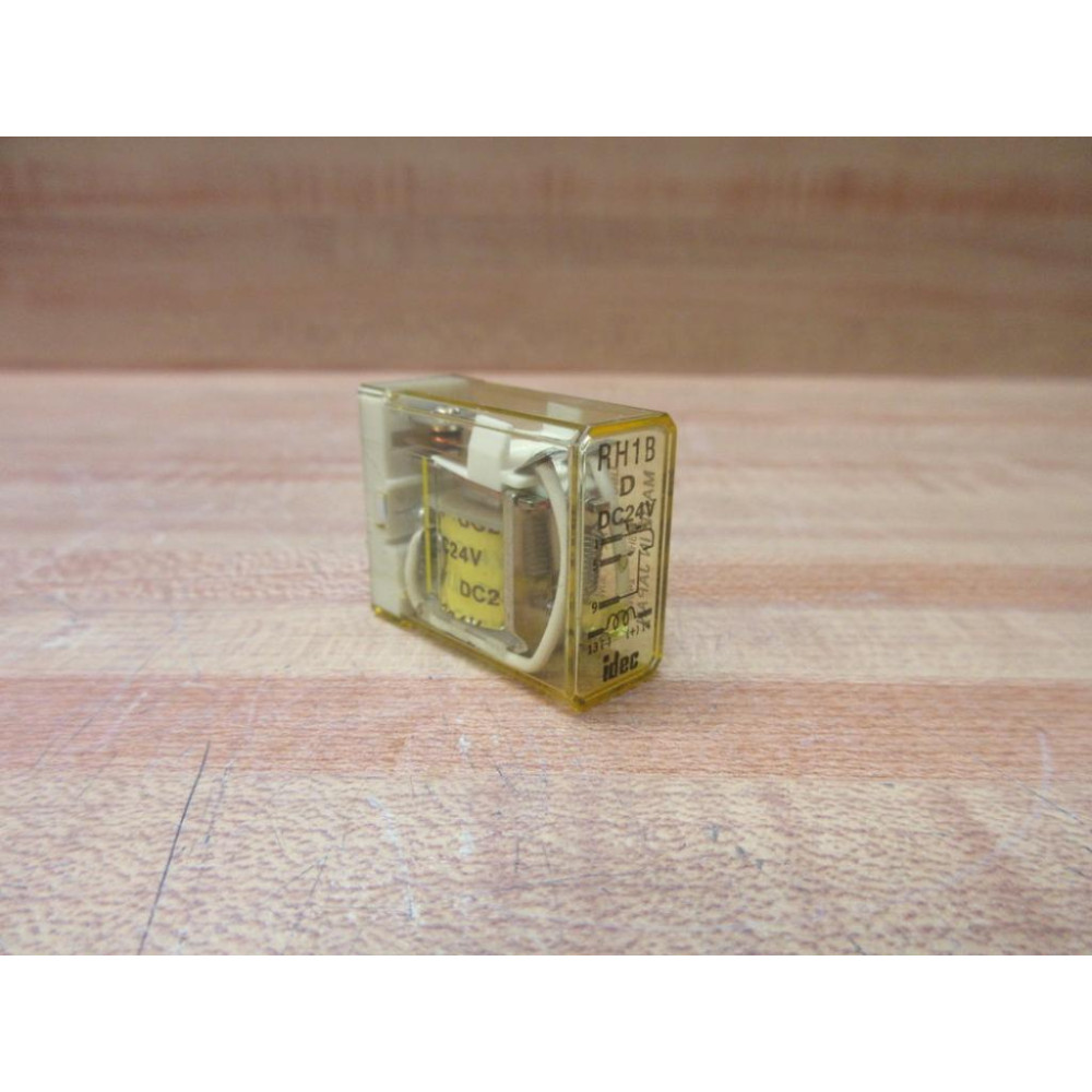 IDEC RH1B-D-DC24V Relay RH1BDDC24V - Used