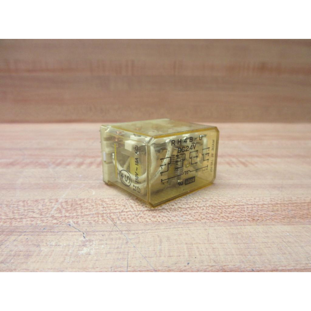IDEC RH4B-U-DC24V Relay RH4B-U-24V DC - Used