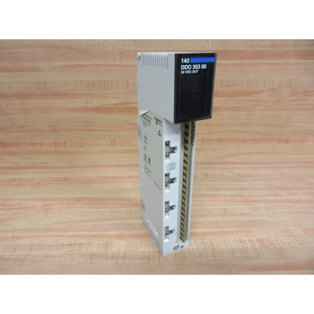 Schneider 140DDO35300 Controller - Used