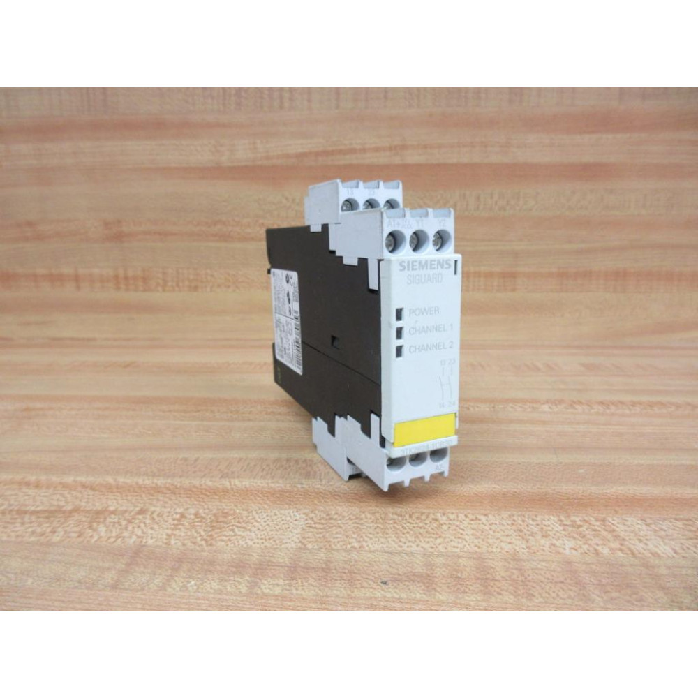 Siemens 3TK2824-1CB30 Safety Relay 3TK28241CB30 - Used