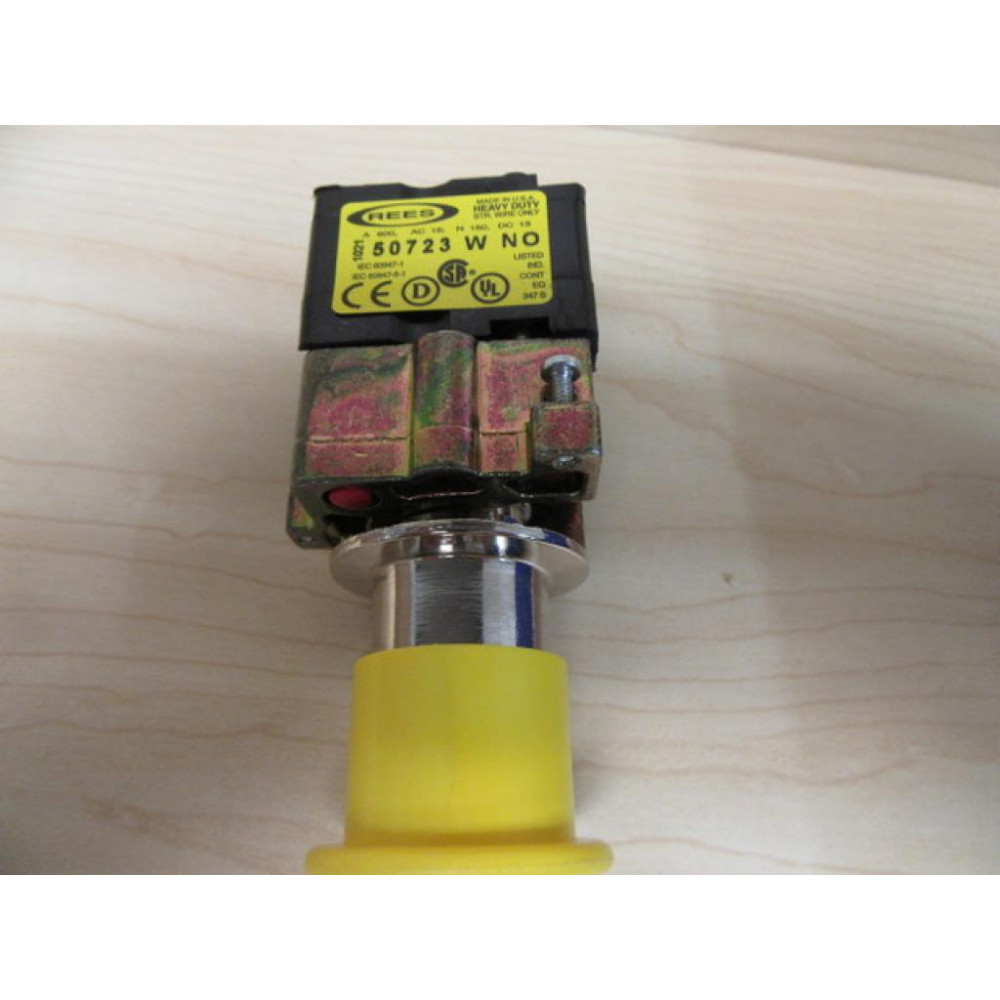 Rees 22102-204 Push Pull Switch - New No Box