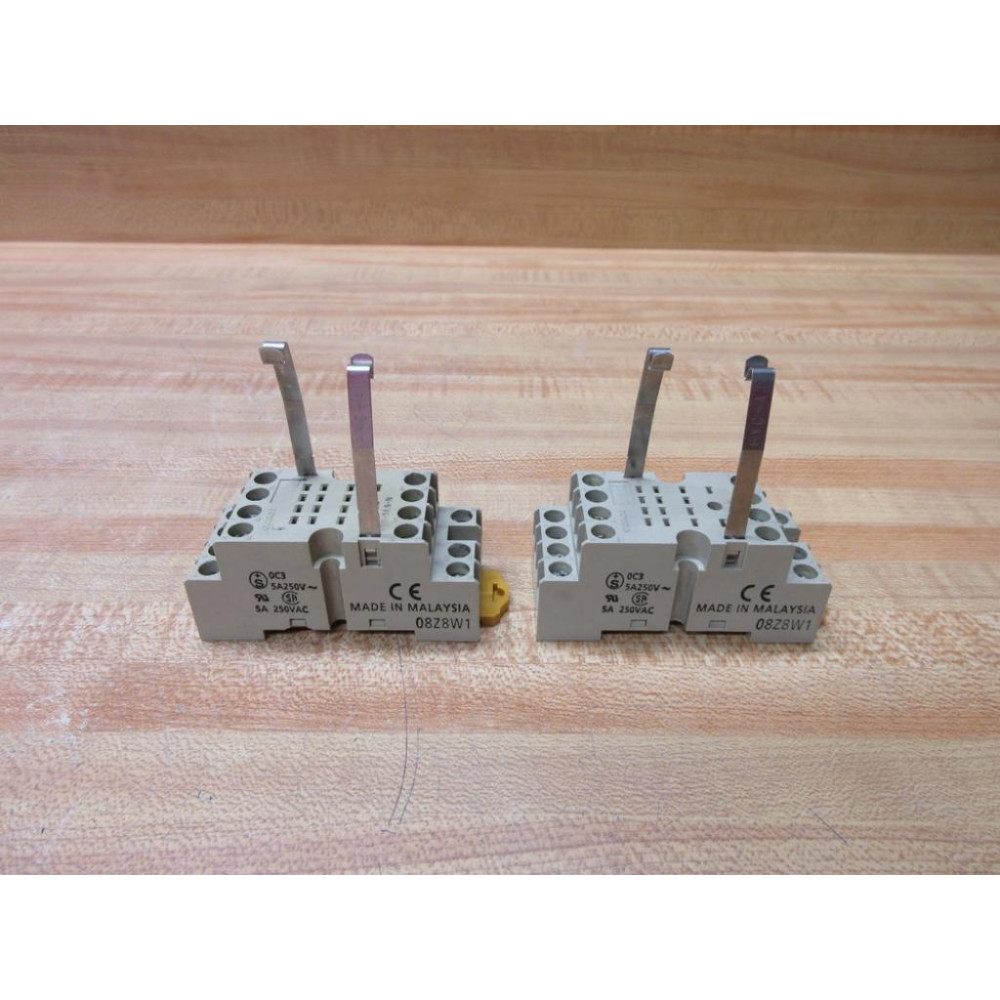 Omron PYF14A-N Relay Socket PYF14AN WRetainers (Pack of 2) - Used