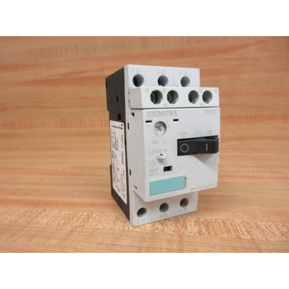 Siemens 3RV1-011-0JA10 Circuit Breaker 3RV10110JA10 With 3RV1901-1E - Used