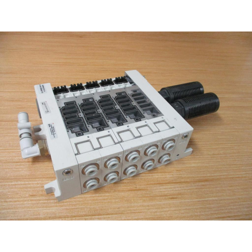 SMC VV5Q41-05-DAM01160 Solenoid Valve Base Chipped Mount - Used