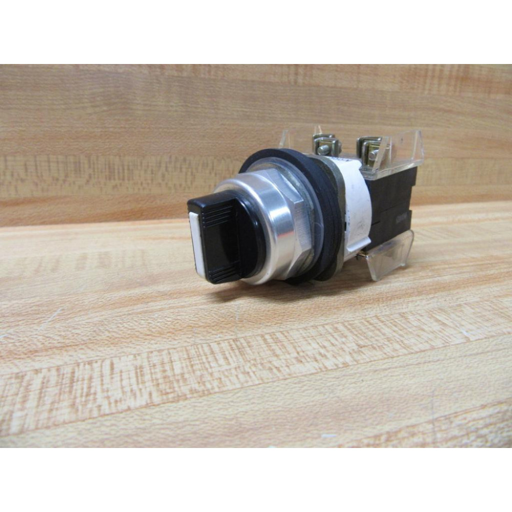 Allen Bradley 800T-J91KC7B Switch 800TKJ91KC7B (2) 800T-XA - New No Box