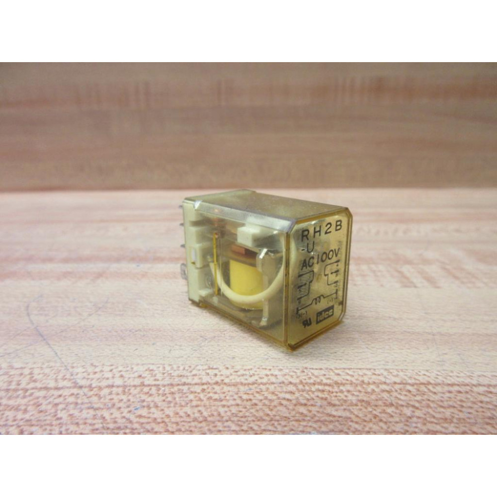 IDEC RH2B-U-AC100V Relay RH2B-U-100V AC - Used
